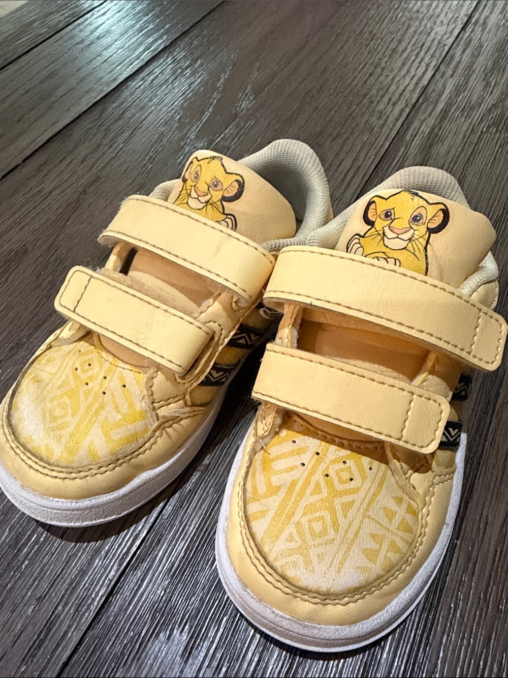 Disney lion king adidas toddler velcro shoe 7k
